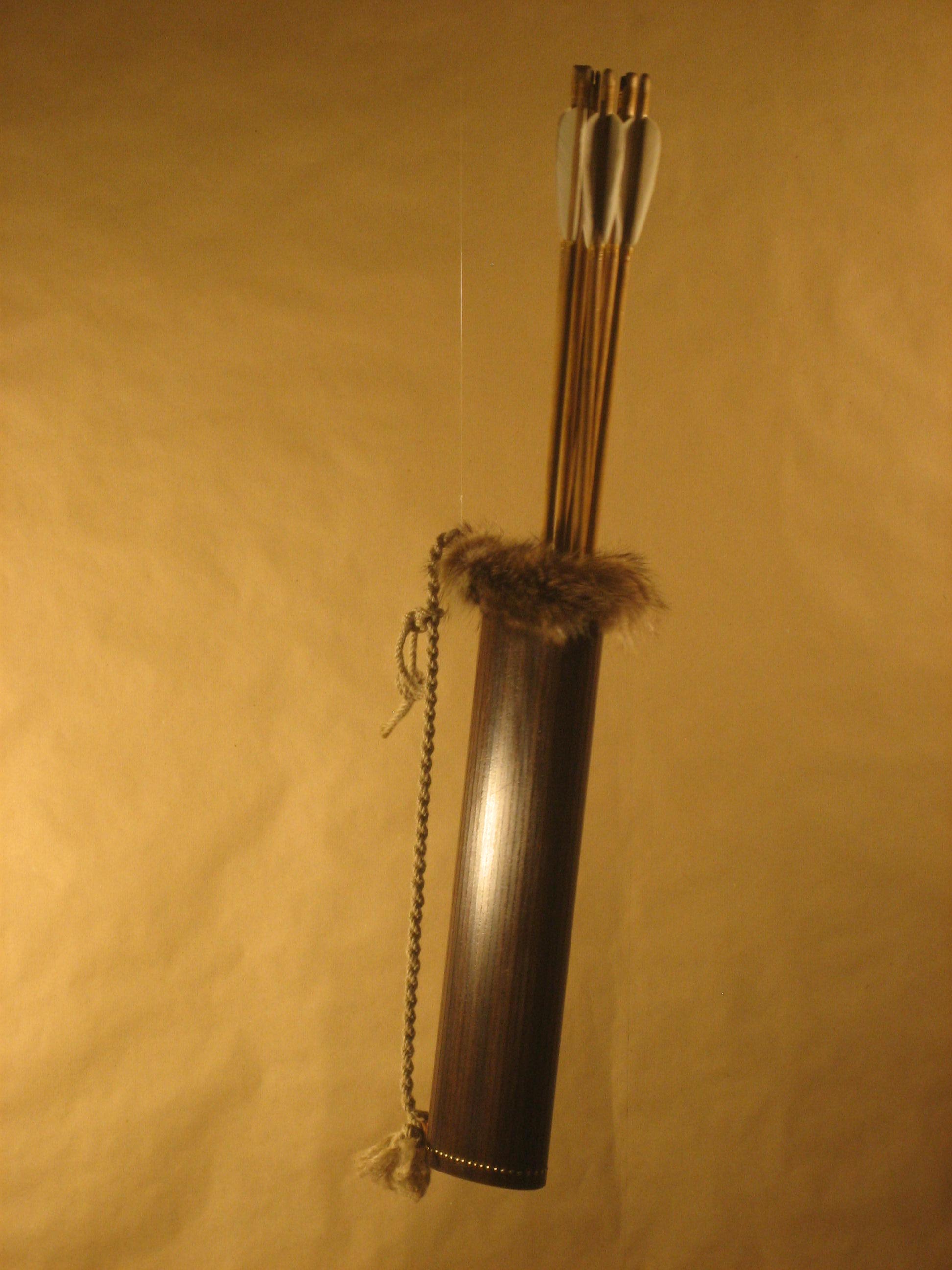 Koecher aus Holzlamellen,Fell lang | Oxenbogen